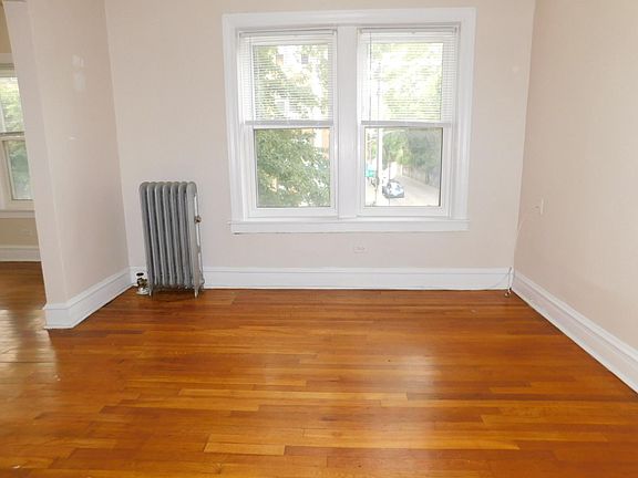 4th image of 1372 W Estes Ave