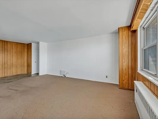 Sold by Thomas Lipovetsky, LREB | media 13