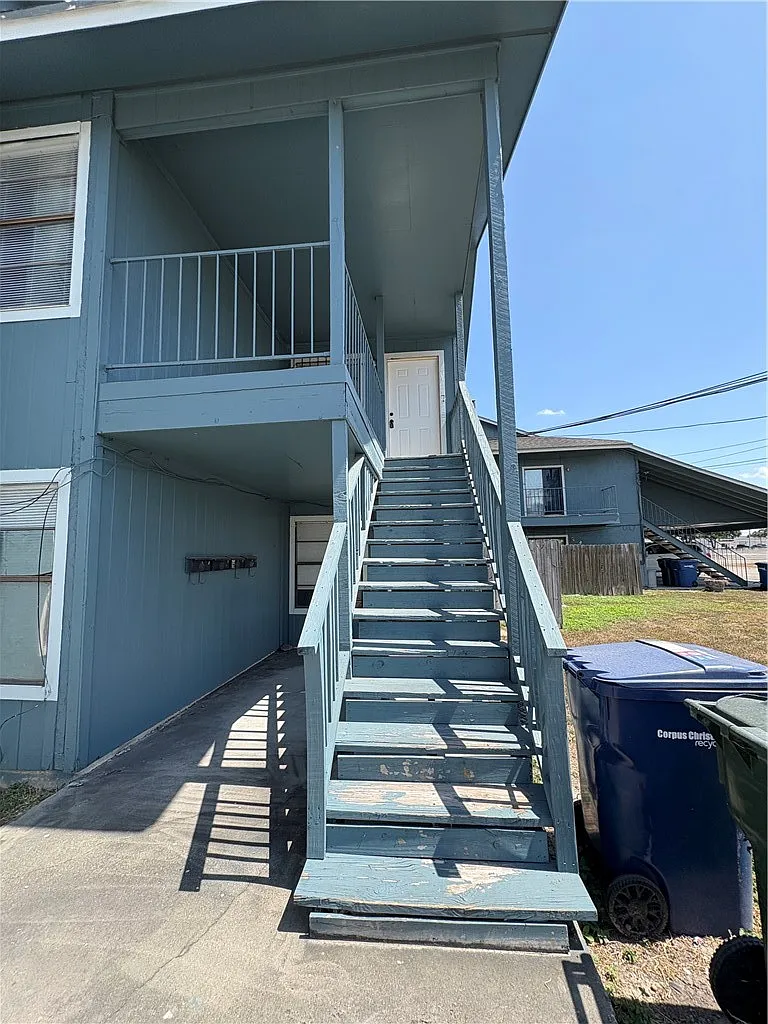 2 bed, 1.5 bath, 4162 sqft, $1,149 — Photo 1