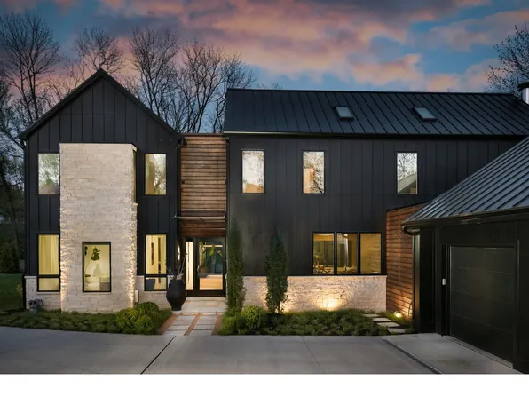 3 Nantucket Ln, Saint Louis, MO 63132