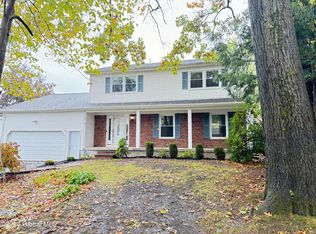140 Acorn Dr, Glenville, NY 12302