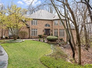 143 Indianwood Ln, Indian Head Park, IL
