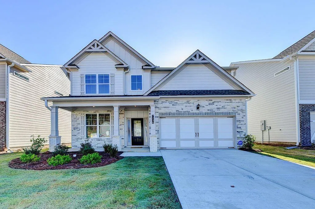 5 bed, 3.0 bath, 2551 sqft, $2,400 — Photo 1