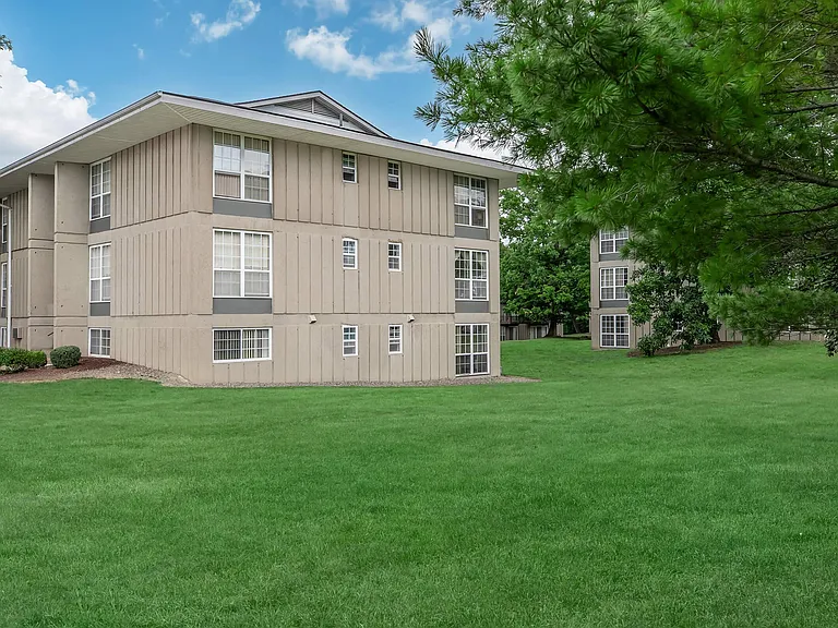 Lansing West Apartments — Photo 9