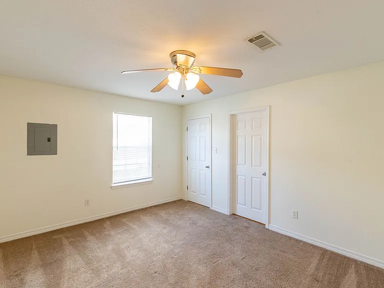 17239 Avondale Cir — Photo 8