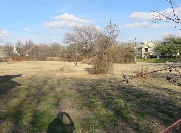 3rd image of 409 Doyle Dr