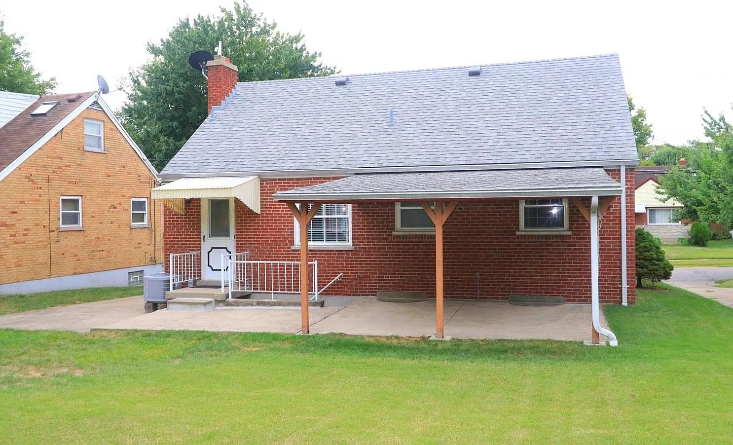 1614 Centerridge Ave — Photo 3
