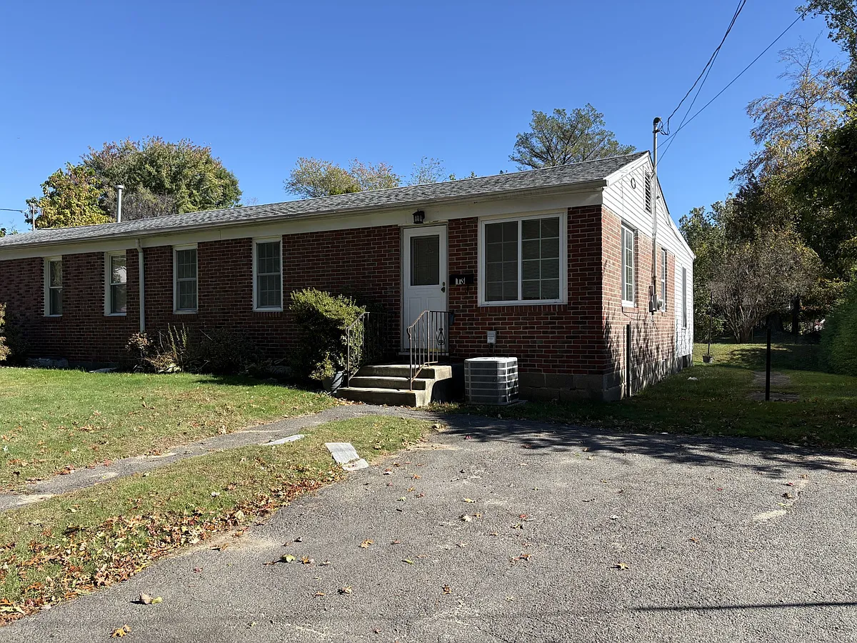 Photo 2 of 23 - 13 Beacon View Dr #13 - Fairfield, CT Building Photo - 13 Beacon View Dr #13