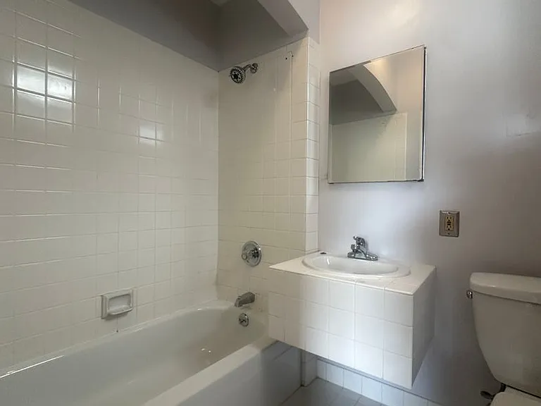 168 (2325 Washington) — Photo 6