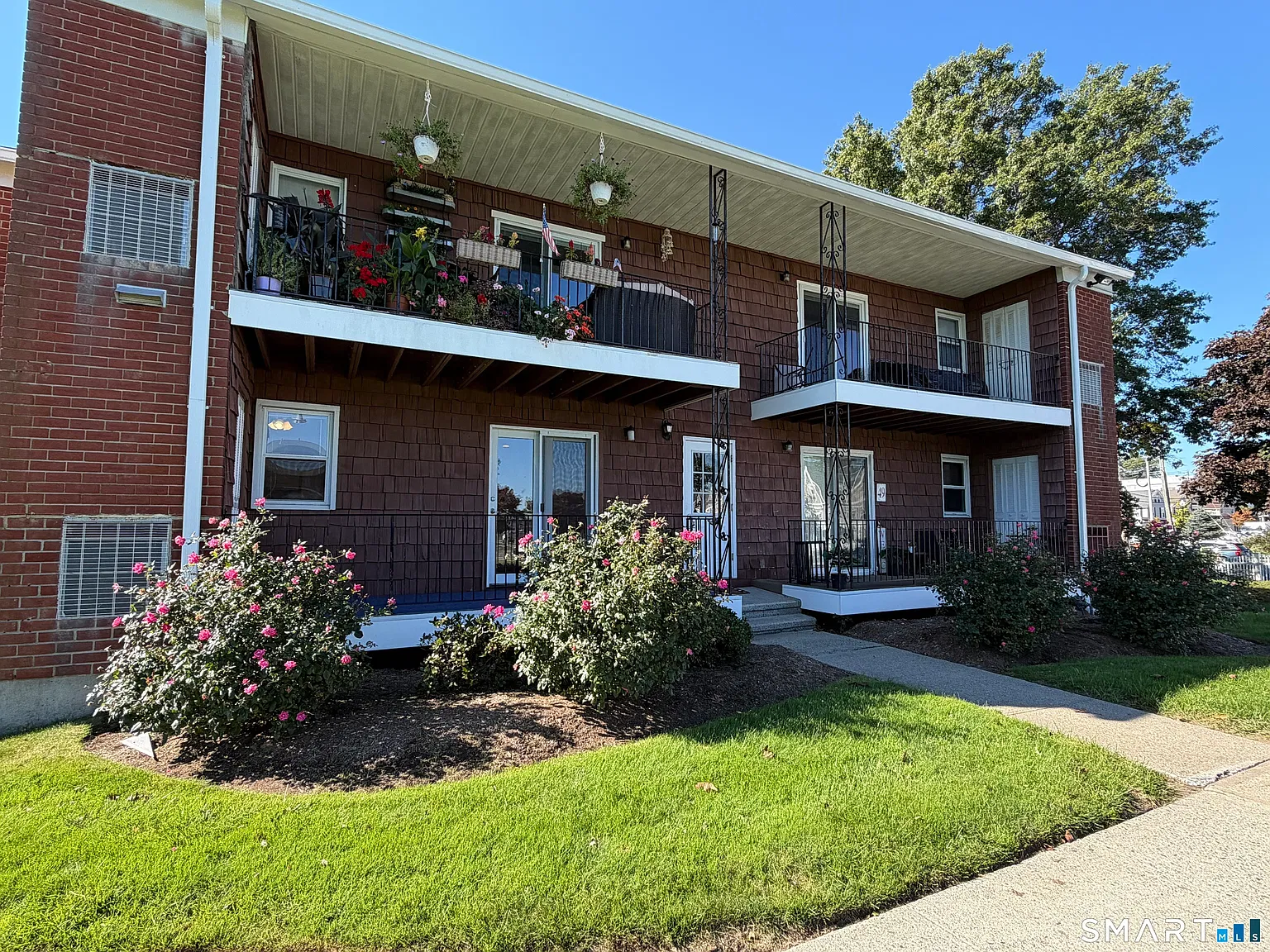 1 bed, 1.0 bath, 902 sqft, $2,300 — Photo 1