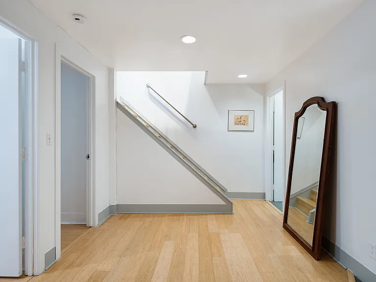 456 W 49th St #1 — Photo 35