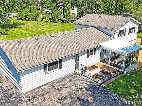 3rd image of 7840 Myers Lake Ave NE