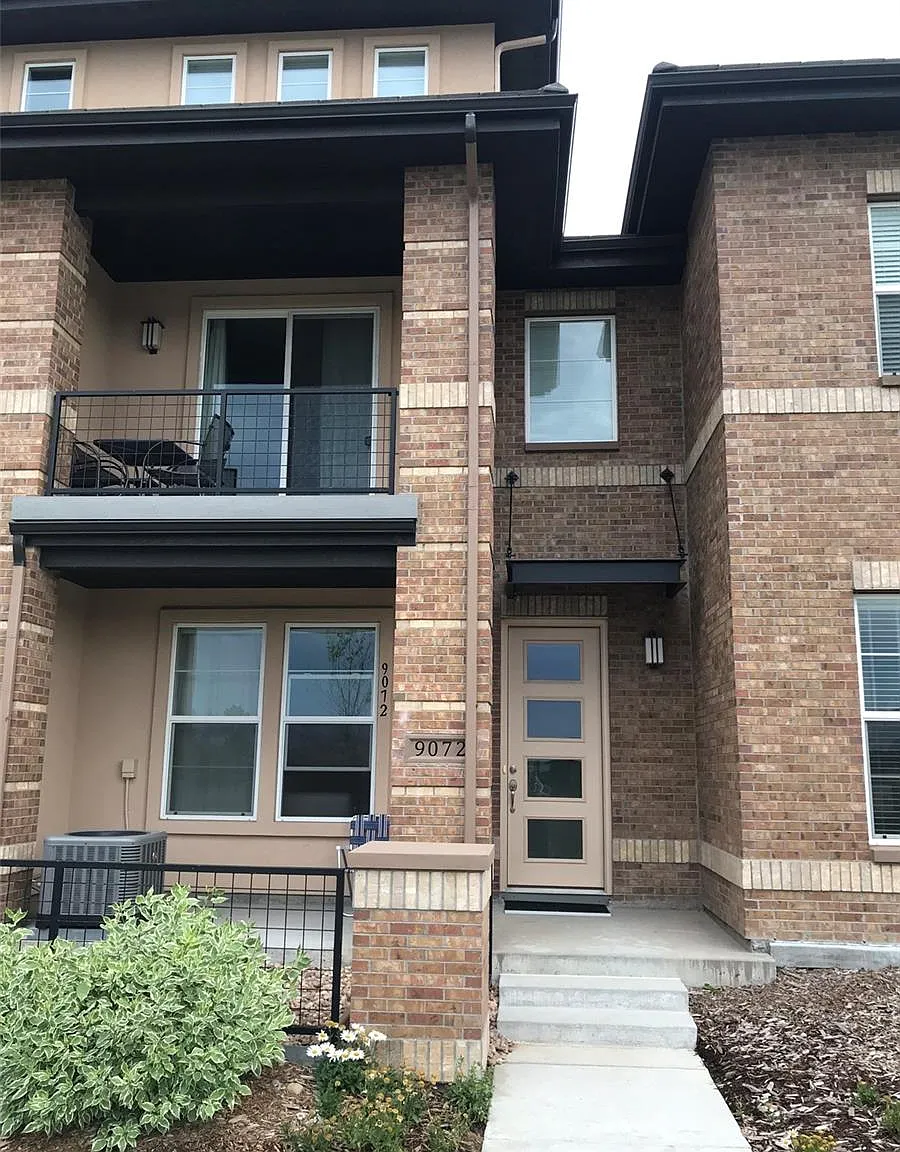 3 bed, 3.5 bath, 1892 sqft, $3,200 — Photo 2