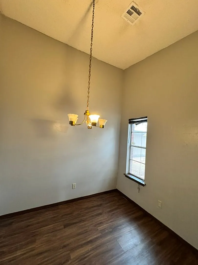 2 bedrooms + a flex space for rent! 1 and 1/2 baths with a 1 car garage duplex for in SW OKC! nea... — Photo 4