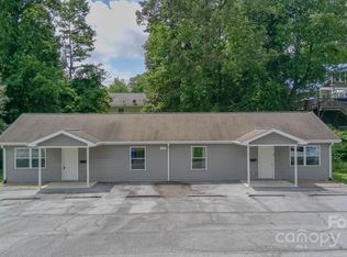 835 3rd Ave W, Hendersonville, NC 28739