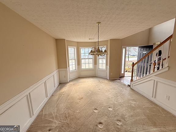5th image of 65 Montgomery Ct