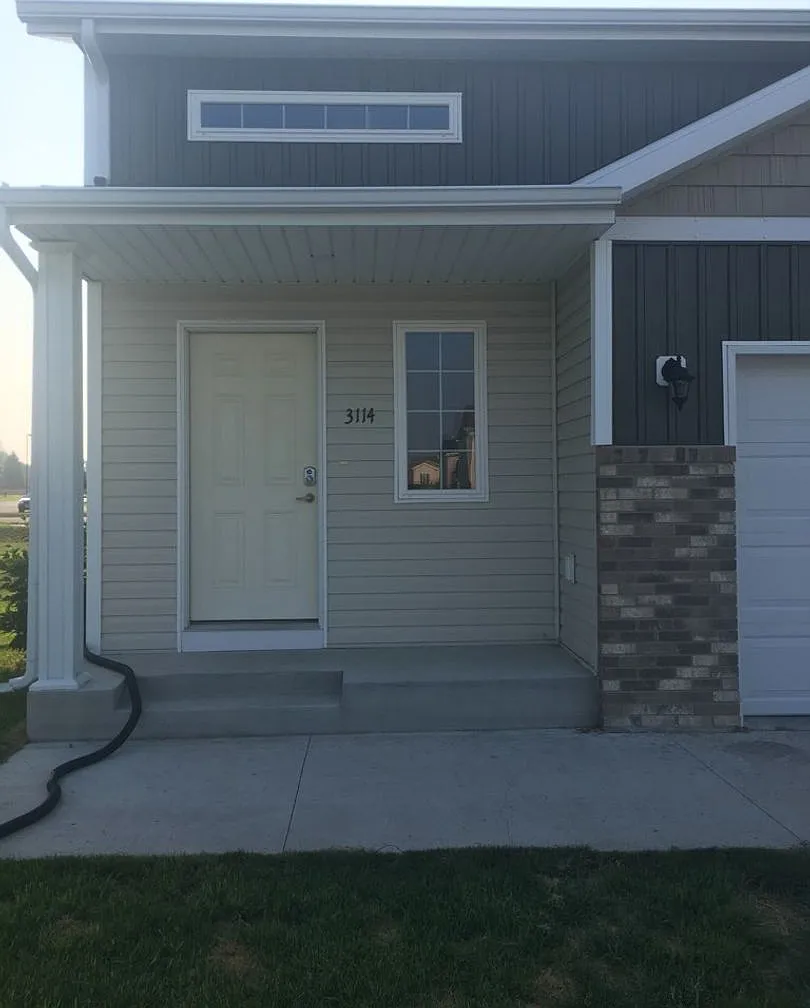 3 Bed 2.5 Bath Twin Home — Photo 2