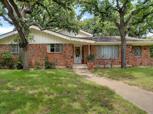 520 Circleview Dr S, Hurst, TX 76054