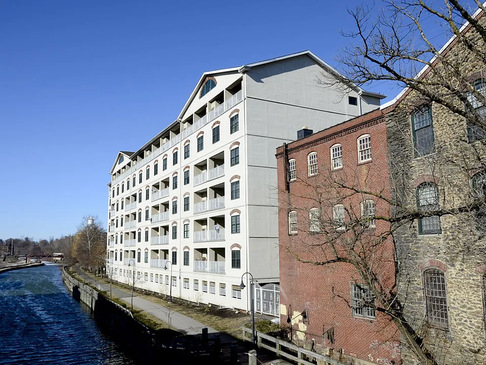 2 Leverington Ave #28