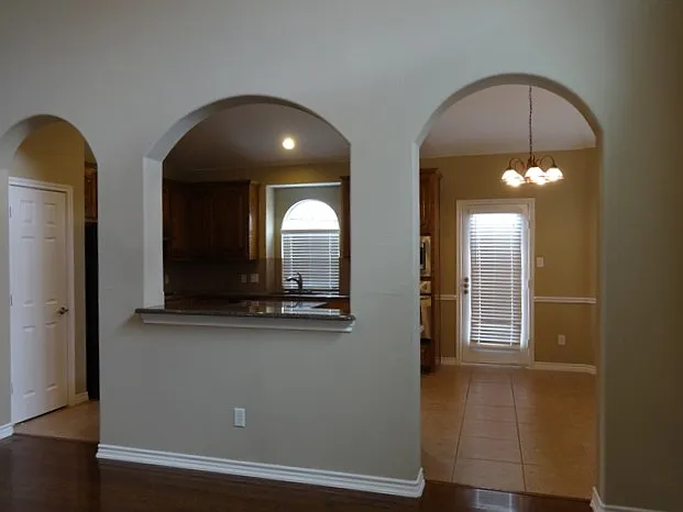 4 bed, 2.0 bath, 2738 sqft, $2,970 — Photo 3