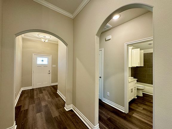 3rd image of 701 Moseley Ln