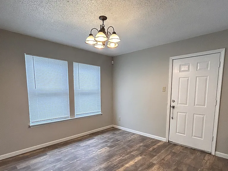 2219 Summer Breeze Way — Photo 4