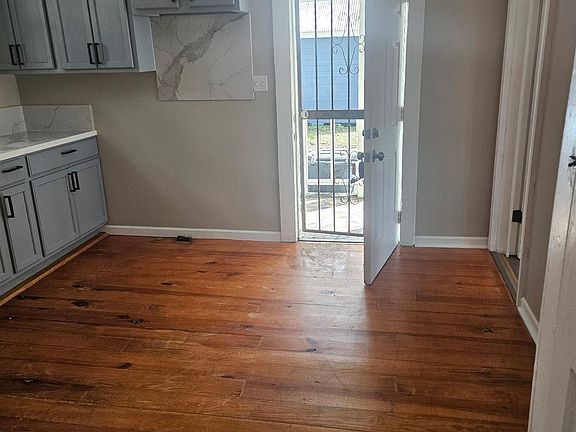 5th image of 3262 Hiawatha St