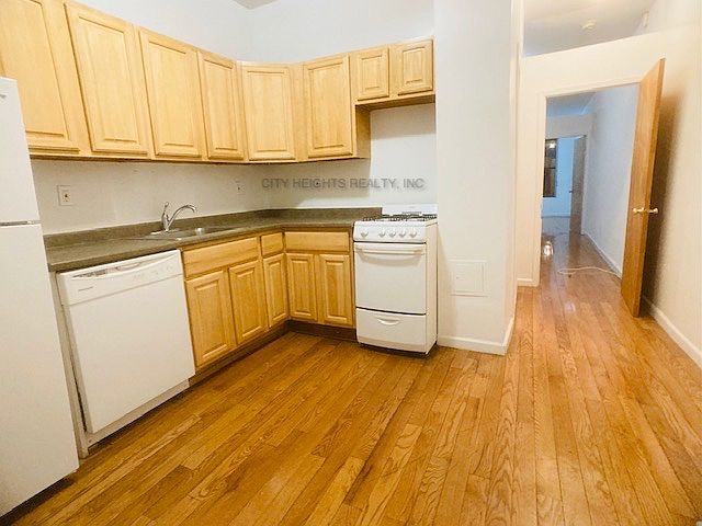 1st image of 211 E 10th St APT 8