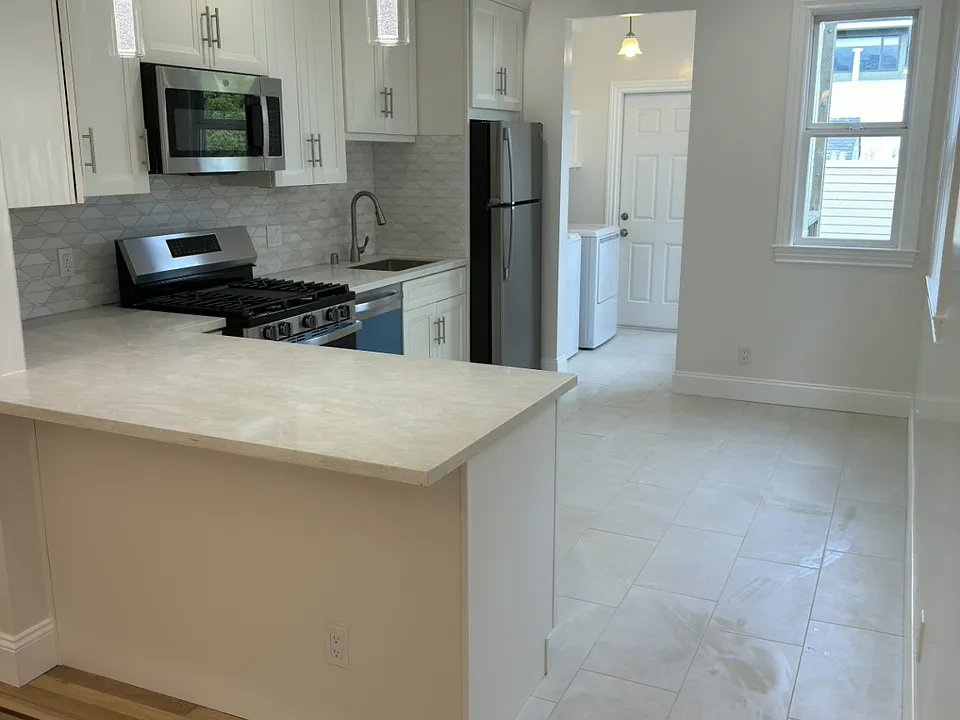 457 1/2 Sanchez St
