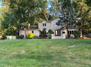 15 Quid Pl, Manalapan, NJ 07726