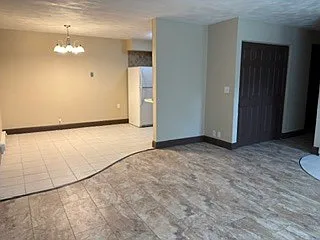 3416-3422 W Richwoods Blvd — Photo 10