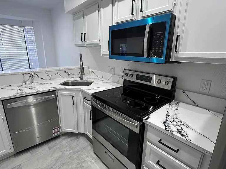 2121 El Paseo St #2202 — Photo 9