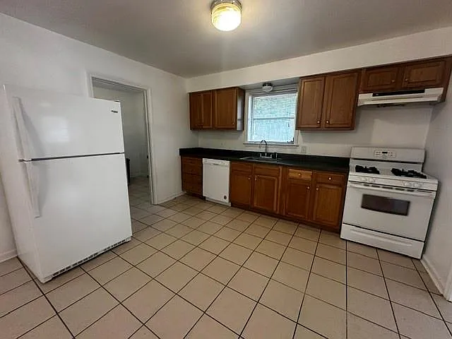 261 Hollywood Dr #C — Photo 8