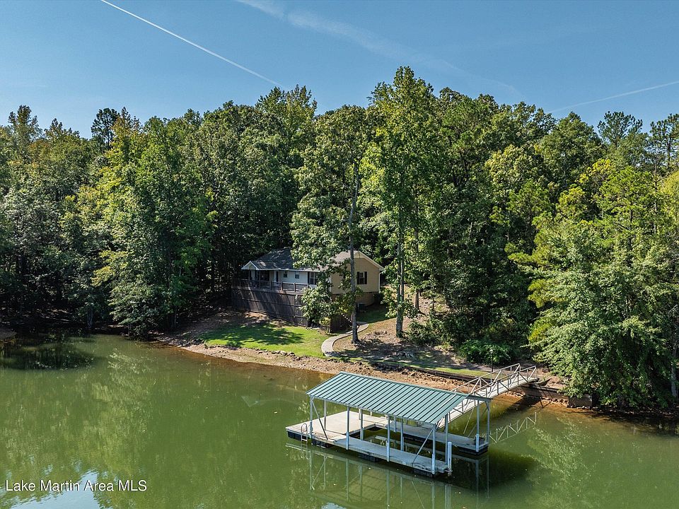 1st image of 320 Quail Hollow Dr