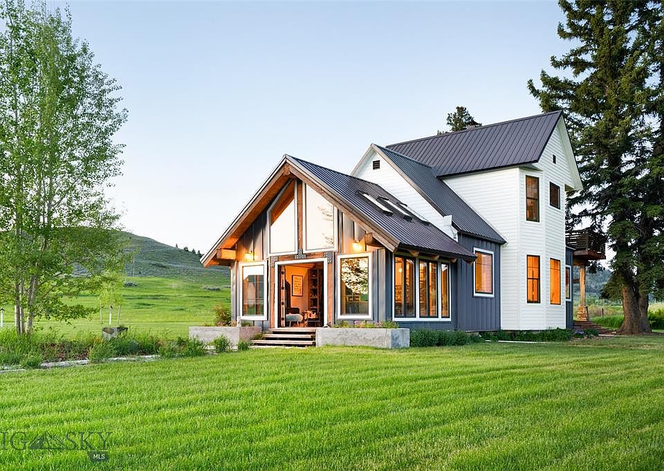 洋書 Mountain Houses A mountain dwelling in western Serbia by EXE Studio