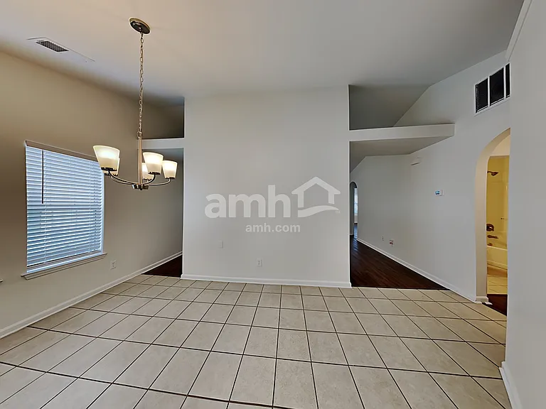 602 Fairgreen Trl — Photo 4