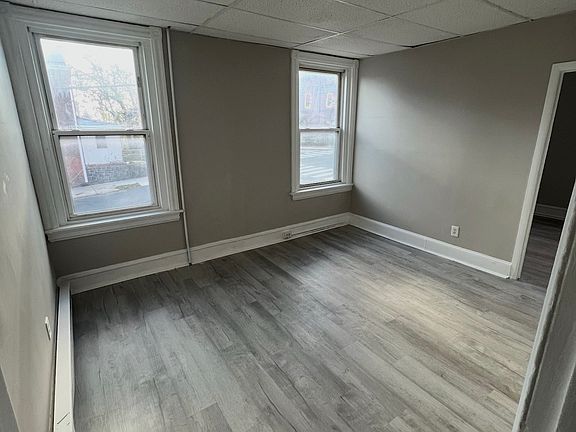 4th image of 400 N Broom St #1