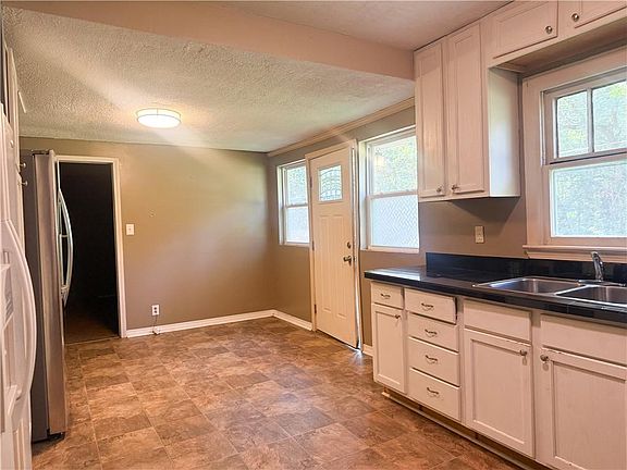 5th image of 1705 Gill Rd
