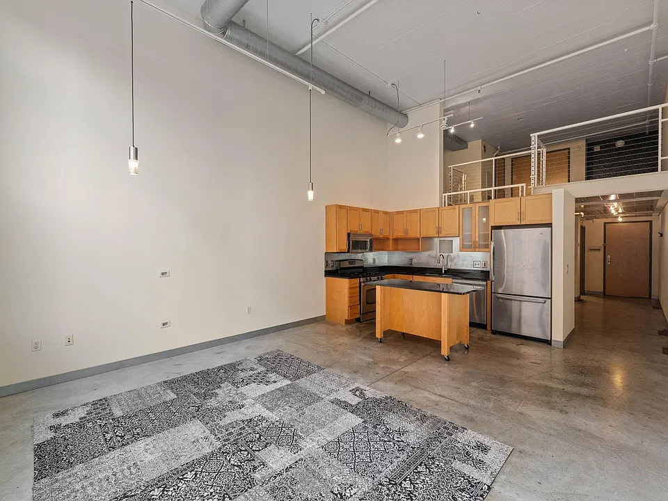 250 Park Ave #215