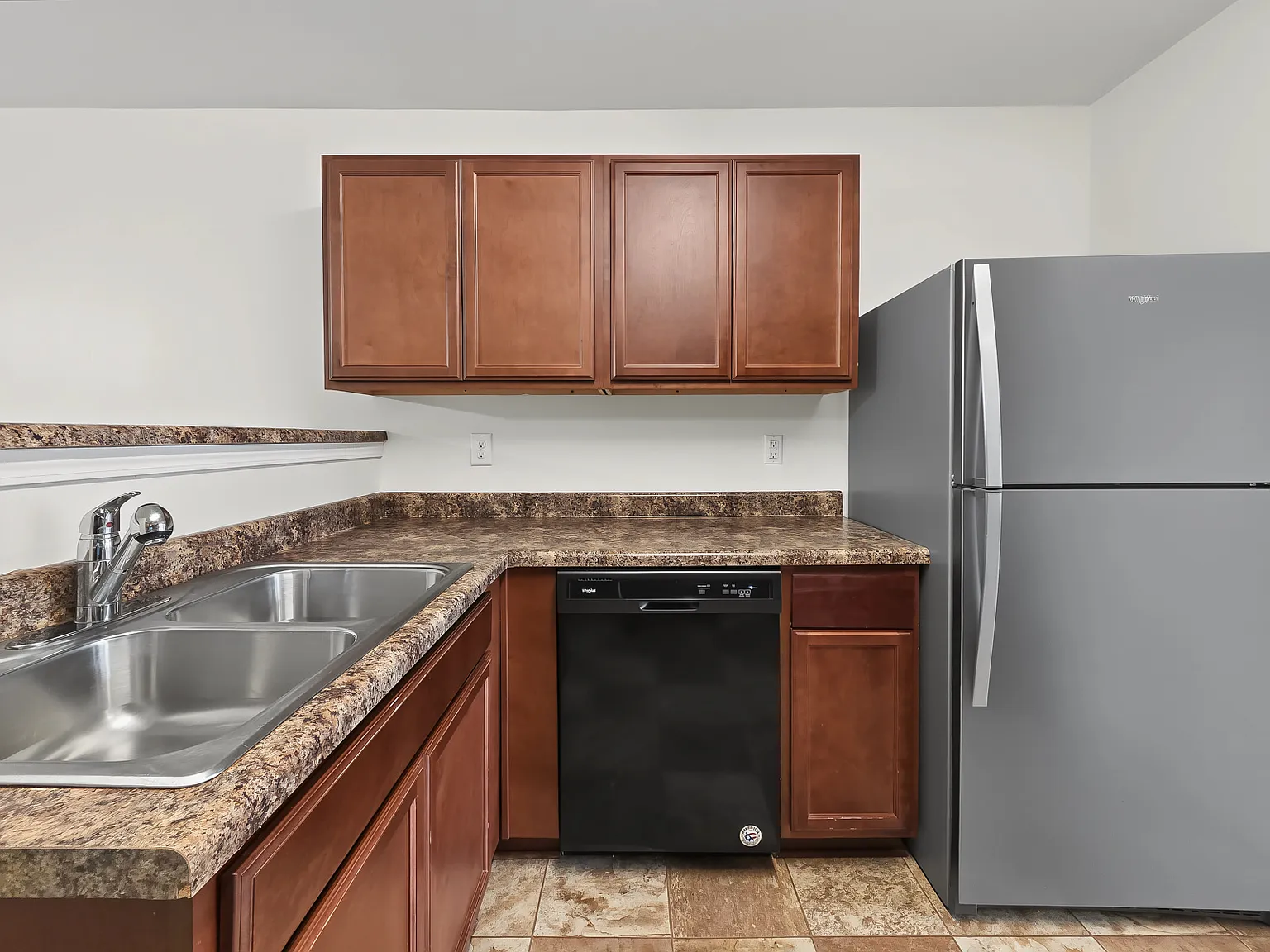 3 bed, 2.5 bath, 1700 sqft, $1,899 — Photo 3