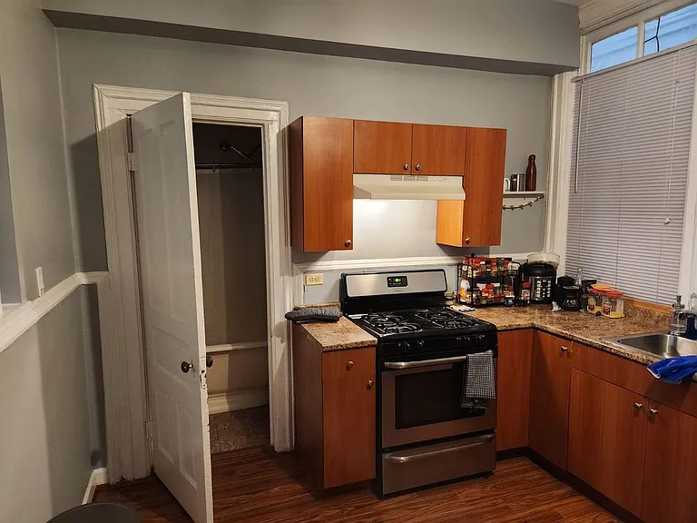 1156 W Grand Ave #302 — Photo 4