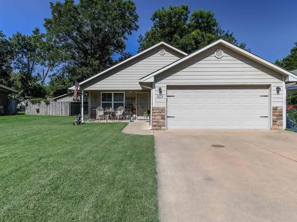 523 N Park Ave, Valley Center, KS 67147