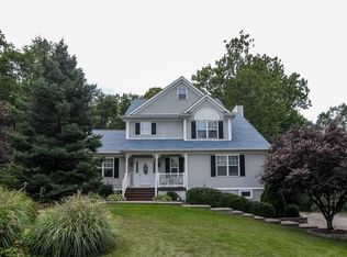 90 Orchard Dr, Poughquag, NY 12570