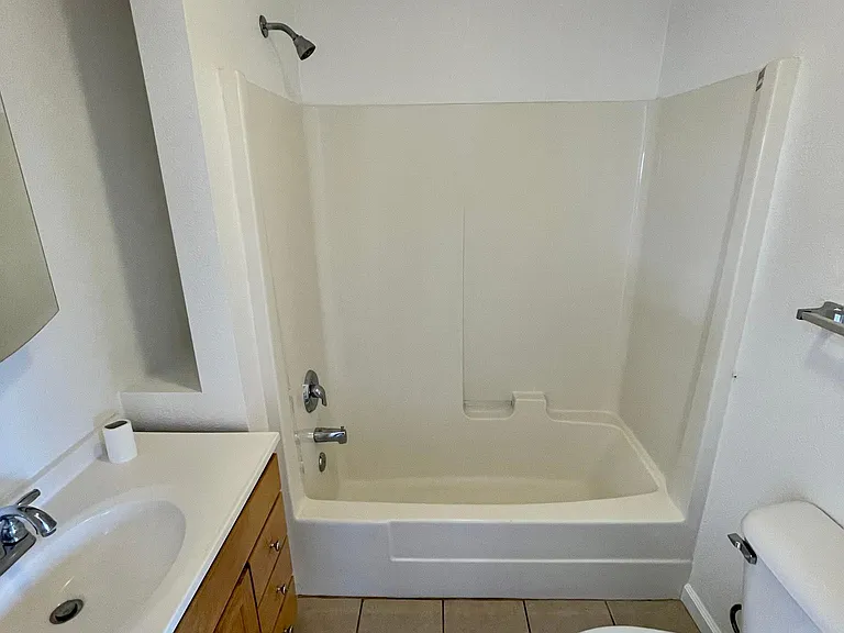 733 S Oak St #B — Photo 7