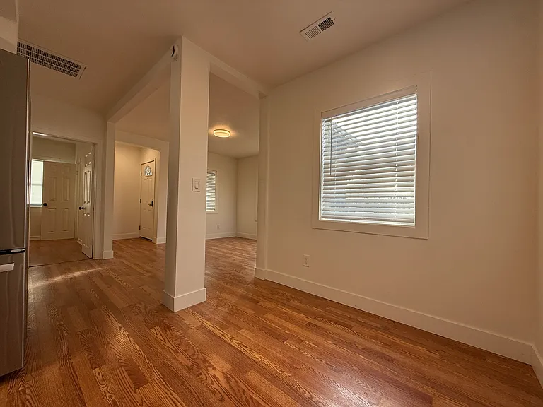 4441 NE Crystal Ln — Photo 7