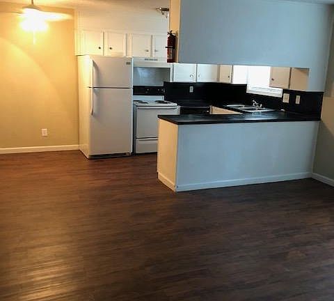 4th image of 425 Westlawn Dr APT 2