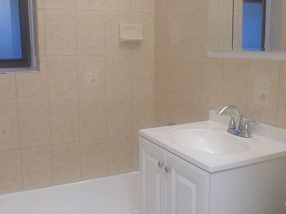 4th image of 1360 York Ave APT 3D