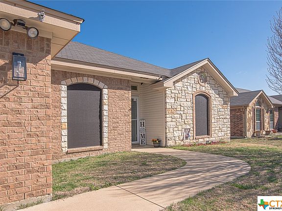 5th image of 305 E Vega Ln