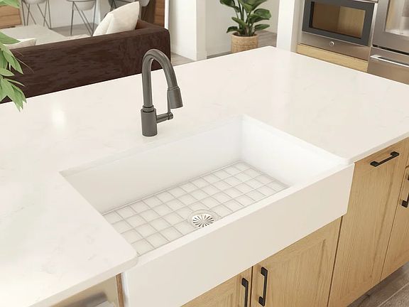 Kitchen with Farmhouse sink
