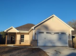 57 N Barnes Field Dr, Hattiesburg, MS 39402